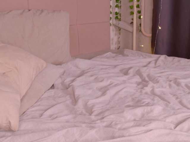 AmyLouWood online show from August 7, 5:46 pm
