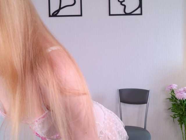 AmyLouWood online show from September 2, 11:45 am