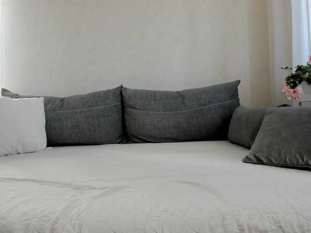 Angela-Rosa online show from August 10, 9:22 am