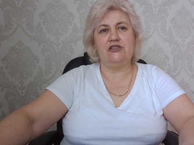 AngelaFamez online show from April 2, 3:31 pm