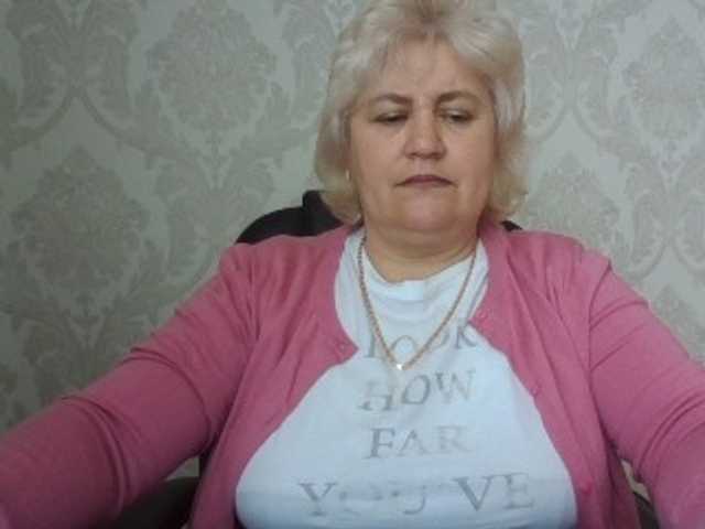 AngelaFamez online show from April 6, 6:01 pm