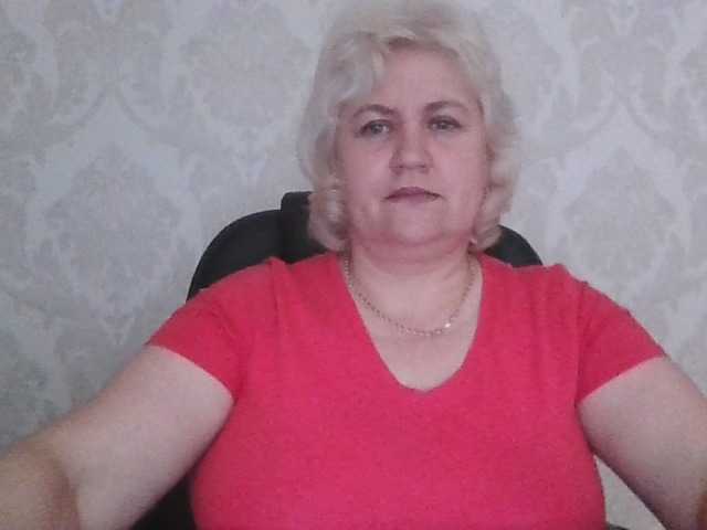 AngelaFamez online show from April 24, 6:45 pm