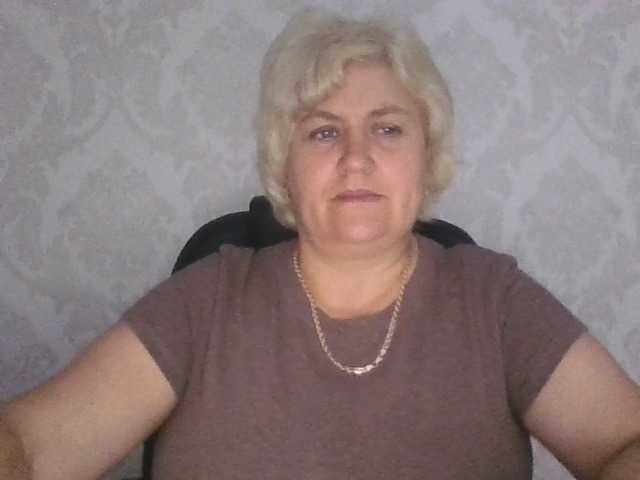 AngelaFamez online show from June 17, 7:40 am