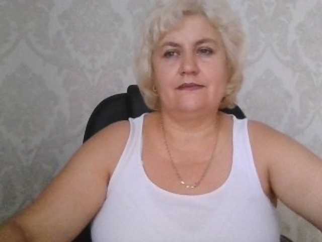 AngelaFamez online show from August 13, 11:35 am