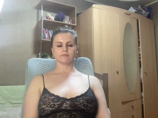 AnitaGlamorX online show from May 3, 7:30 pm