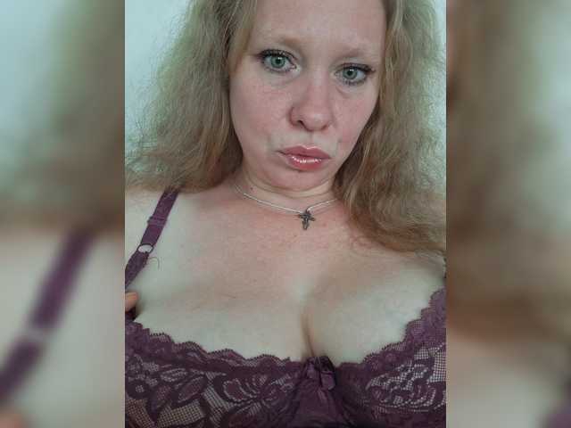 Anna030a online show from August 12, 4:37 am