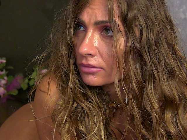 AnneGoddesss online show from August 14, 11:30 pm