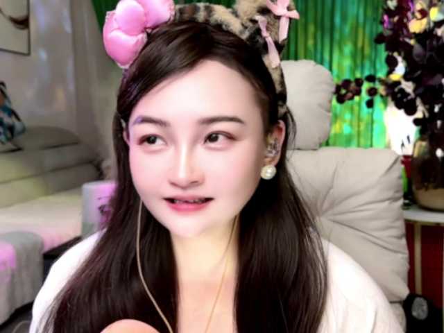 AnniBB online show from August 9, 1:56 pm