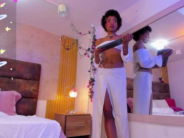 AnnieSanz online show from August 13, 5:32 am