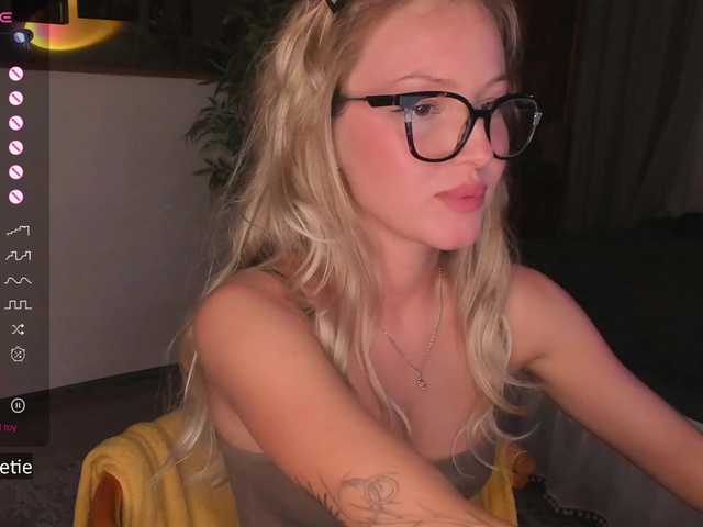 AprilCoy online show from July 3, 8:55 pm