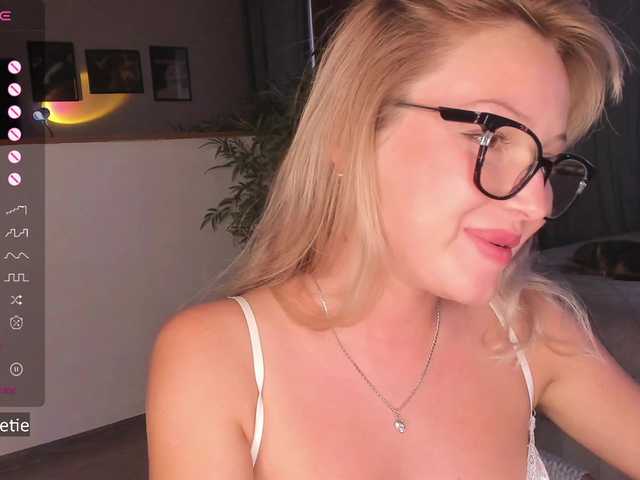 AprilCoy online show from July 15, 6:20 pm