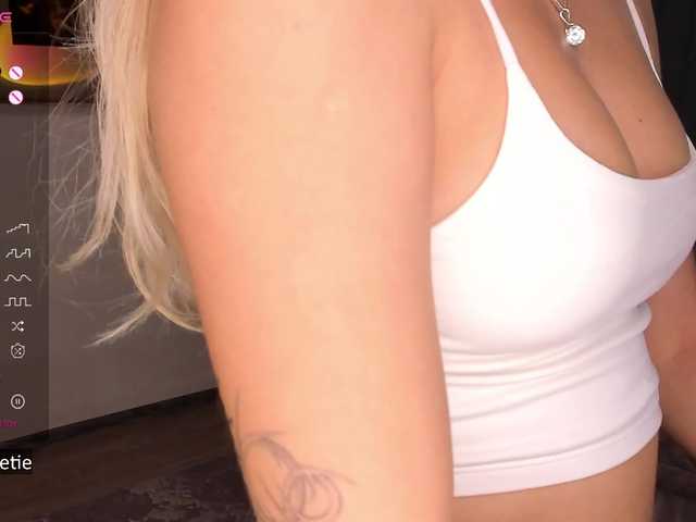 AprilCoy online show from July 30, 6:25 pm
