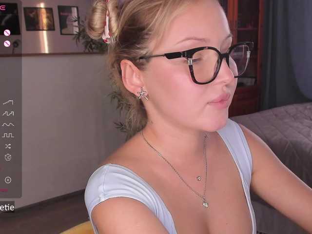 AprilCoy online show from August 3, 6:48 pm