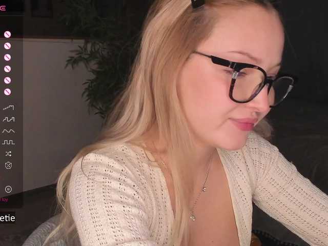 AprilCoy online show from August 13, 6:33 pm