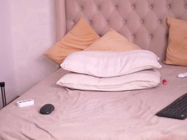 AprilHadid online show from July 27, 1:33 am
