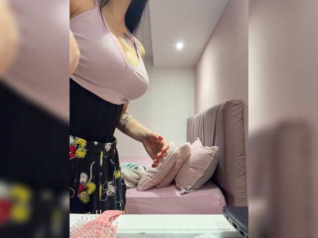 AprilRosse online show from August 9, 10:05 am