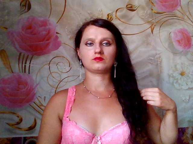 ArchiGirl online show from August 10, 11:55 am
