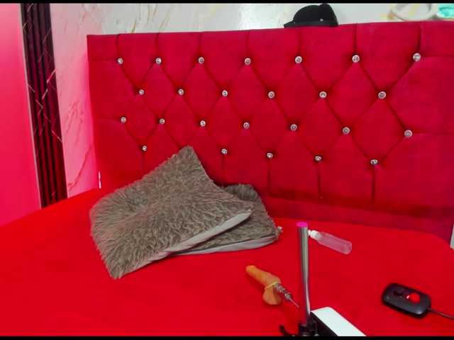 ArianaFire online show from August 12, 1:46 pm