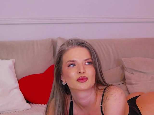 AriannaRuss online show from August 4, 9:50 am