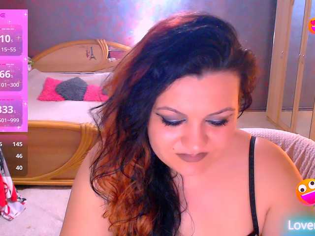 Ariellefoxy online show from April 5, 8:45 pm