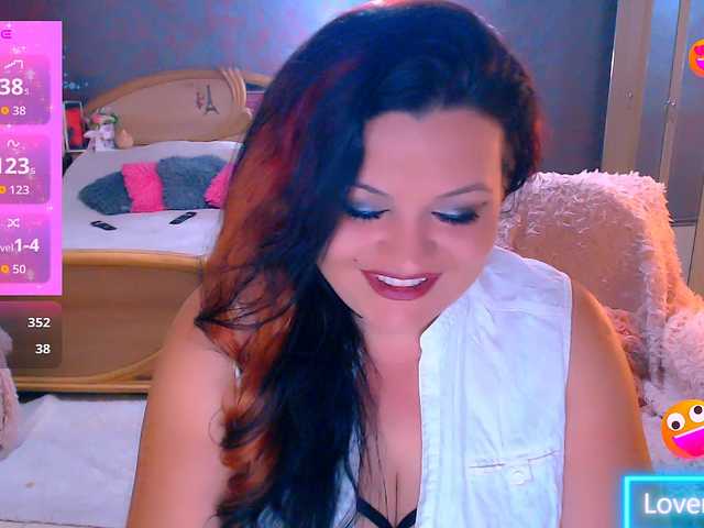 Ariellefoxy online show from May 24, 8:22 pm