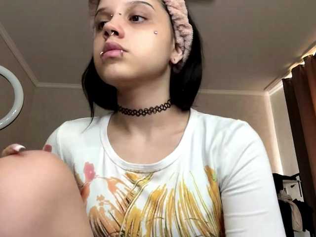 ArlaReily online show from August 8, 1:55 pm