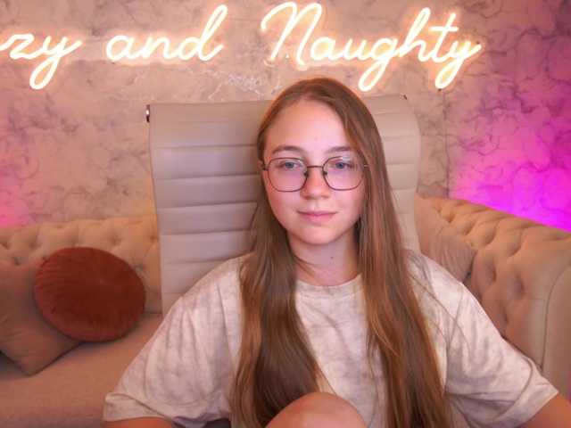 ArrinaWairr online show from August 12, 10:17 am