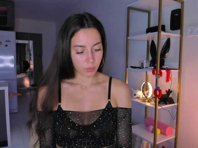 Ashley-Wow online show from July 1, 6:31 pm