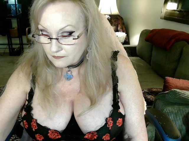 Ava6j74 online show from July 8, 10:41 am
