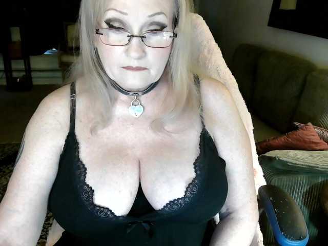 Ava6j74 online show from July 10, 12:16 am