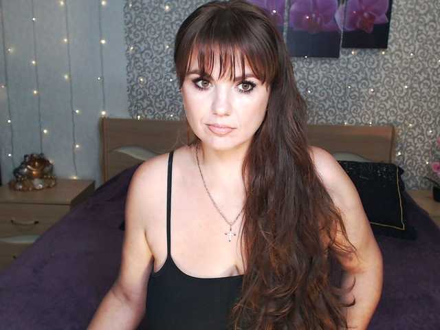 AwesomeValen online show from July 23, 1:57 pm