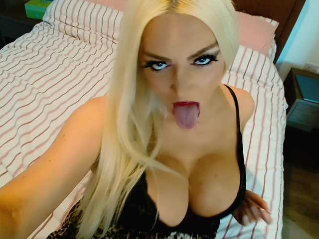 BarbiBentley online show from August 12, 6:27 am