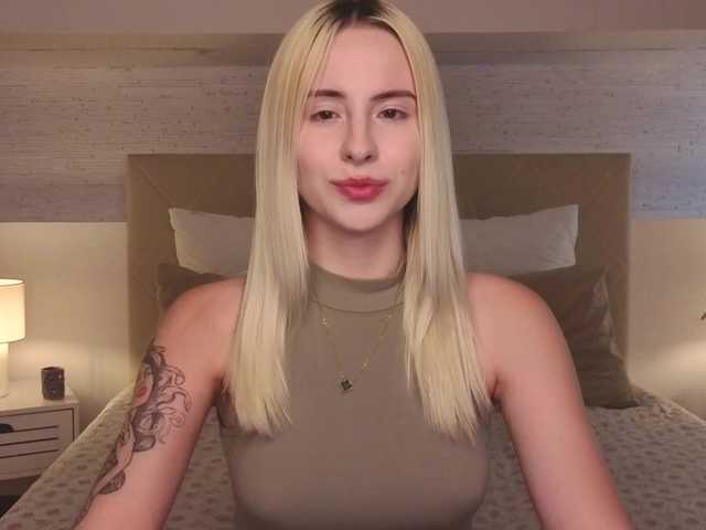 Bella-crazyy online show from August 14, 1:26 pm