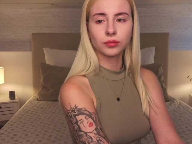 Bella-crazyy online show from August 14, 2:32 pm