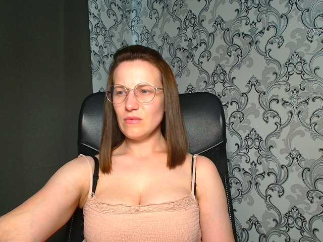 BellaKisss1 online show from August 5, 12:25 pm