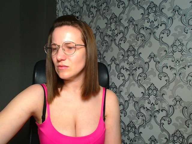 BellaKisss1 online show from August 15, 9:13 am