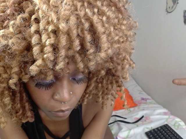 BellaLyna online show from May 9, 9:39 pm