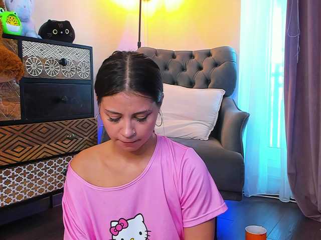 BellaStylezz online show from August 5, 10:13 am