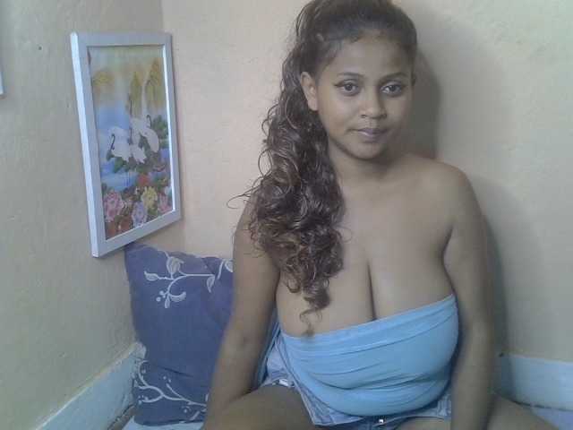 Bellalabelle online show from August 5, 8:40 pm