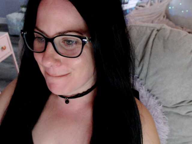 Bellastarrr84 online show from August 10, 1:56 pm