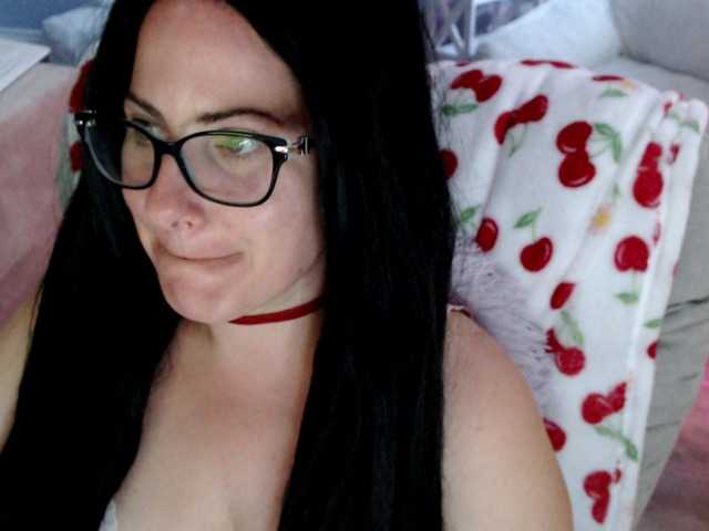 Bellastarrr84 online show from August 11, 6:21 pm
