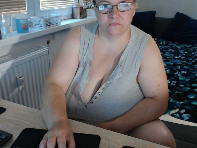 Bessy123 online show from August 11, 2:08 pm
