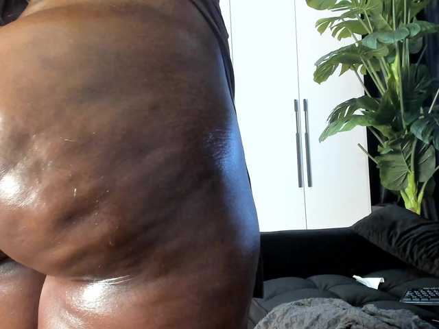 Big-Black-Ass online show from August 4, 1:57 am