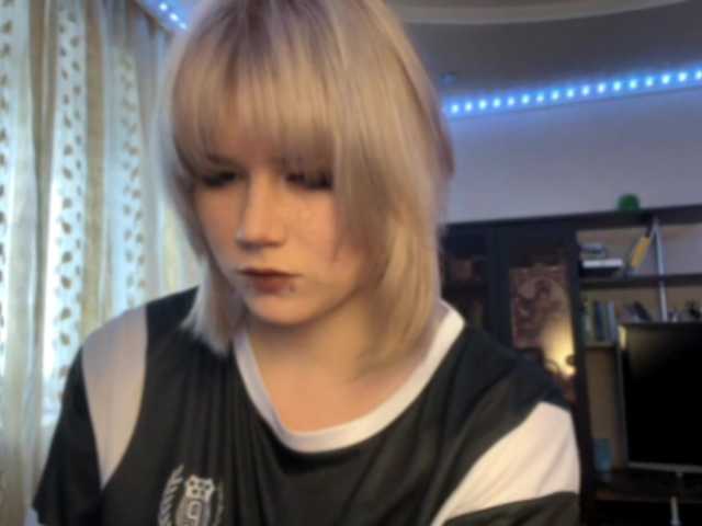 BlindiLohan online show from June 28, 2:09 pm