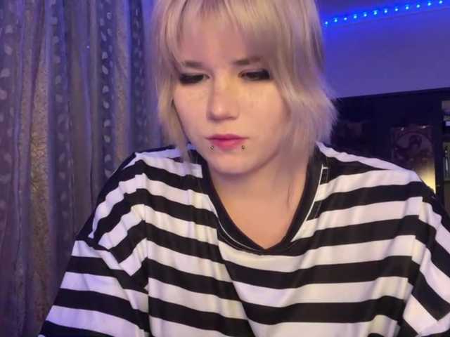 BlindiLohan online show from June 30, 8:32 pm