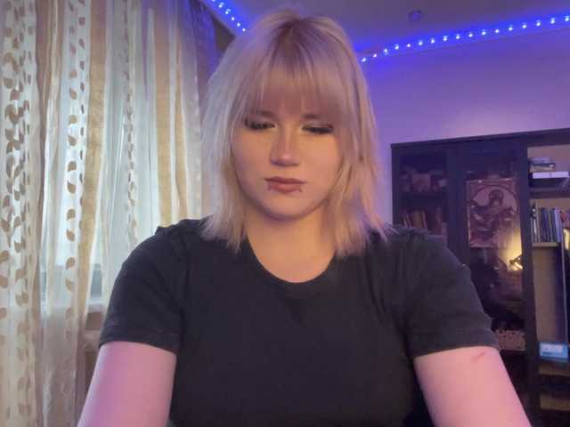 BlindiLohan online show from July 8, 5:28 pm