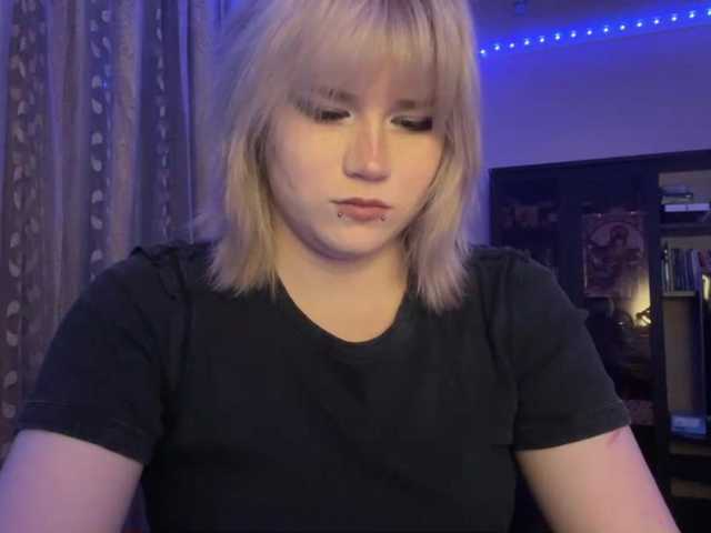 BlindiLohan online show from July 8, 7:40 pm