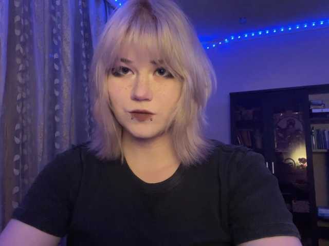 BlindiLohan online show from July 10, 9:31 pm