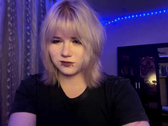 BlindiLohan online show from July 10, 10:37 pm