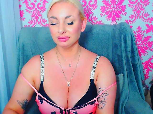 BlondAna online show from July 31, 9:20 pm